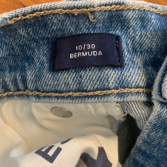 Ladies Gap size 10 high waist, button fly, distressed denim Bermuda  shorts - Picture 4 of 4